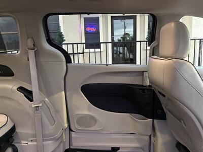 2017 Chrysler Pacifica Limited   - Photo 18 - Lecanto, FL 34461