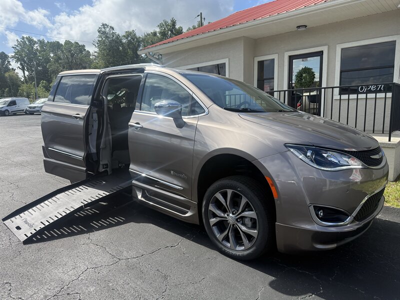 2017 Chrysler Pacifica Limited  