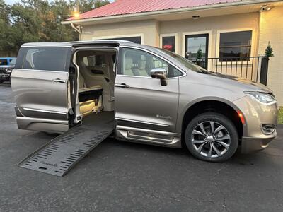 2017 Chrysler Pacifica Limited   - Photo 15 - Lecanto, FL 34461