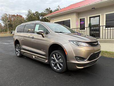 2017 Chrysler Pacifica Limited   - Photo 2 - Lecanto, FL 34461