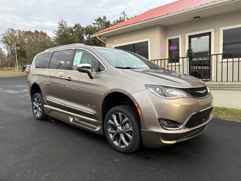 2017 Chrysler Pacifica Limited  