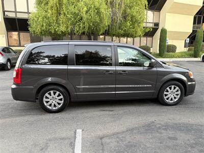 2016 Chrysler Town and Country Touring - Photo 7 - Campbell, CA 95008