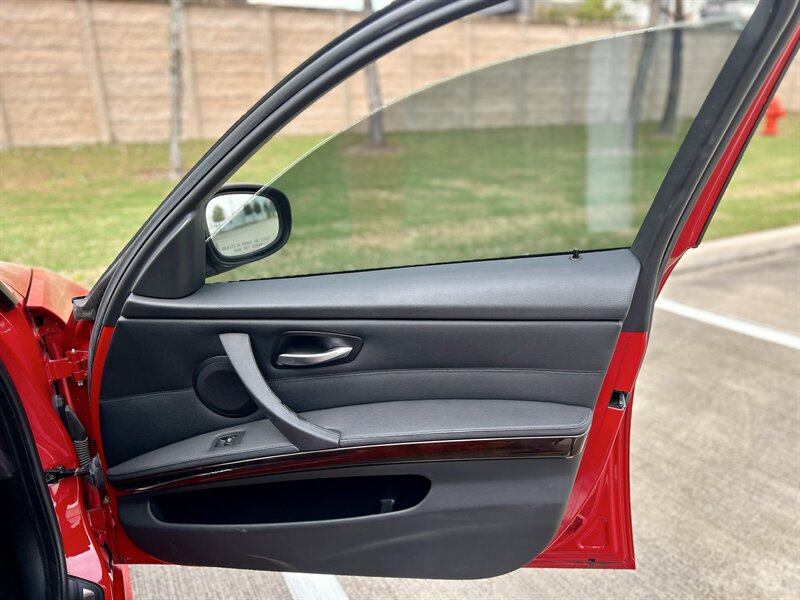 2010 BMW BMW 328i LEATHER ROOF 61K LOW MILES BLUETOOTH YOUTUBE VIDEO   - Photo 61 - Stafford, TX 77477