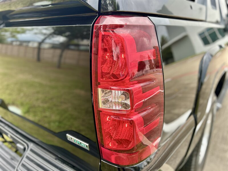 2011 Chevrolet CHEVROLET AVALANCHE 4X4 LT Z71 LEATHER NAV R-CAMERA MICHELIN TIRES 4WD   - Photo 30 - Stafford, TX 77477