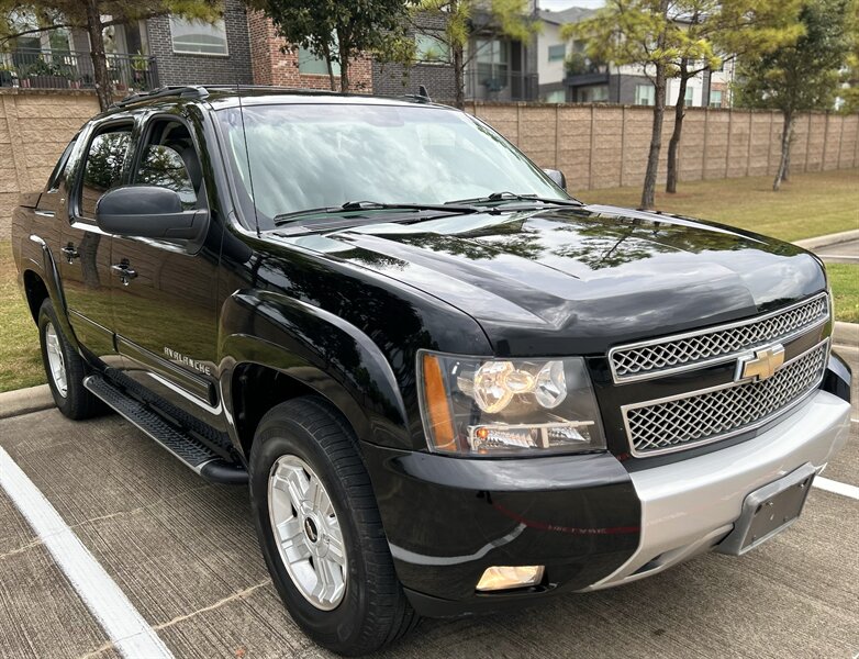 2011 Chevrolet CHEVROLET AVALANCHE 4X4 LT Z71 LEATHER NAV R-CAMERA MICHELIN TIRES 4WD   - Photo 7 - Stafford, TX 77477