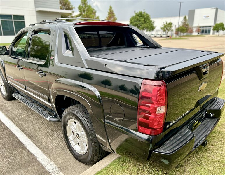2011 Chevrolet CHEVROLET AVALANCHE 4X4 LT Z71 LEATHER NAV R-CAMERA MICHELIN TIRES 4WD   - Photo 21 - Stafford, TX 77477