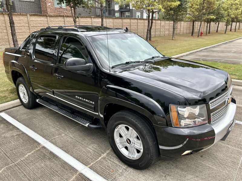 2011 Chevrolet CHEVROLET AVALANCHE 4X4 LT Z71 LEATHER NAV R-CAMERA MICHELIN TIRES 4WD   - Photo 6 - Stafford, TX 77477