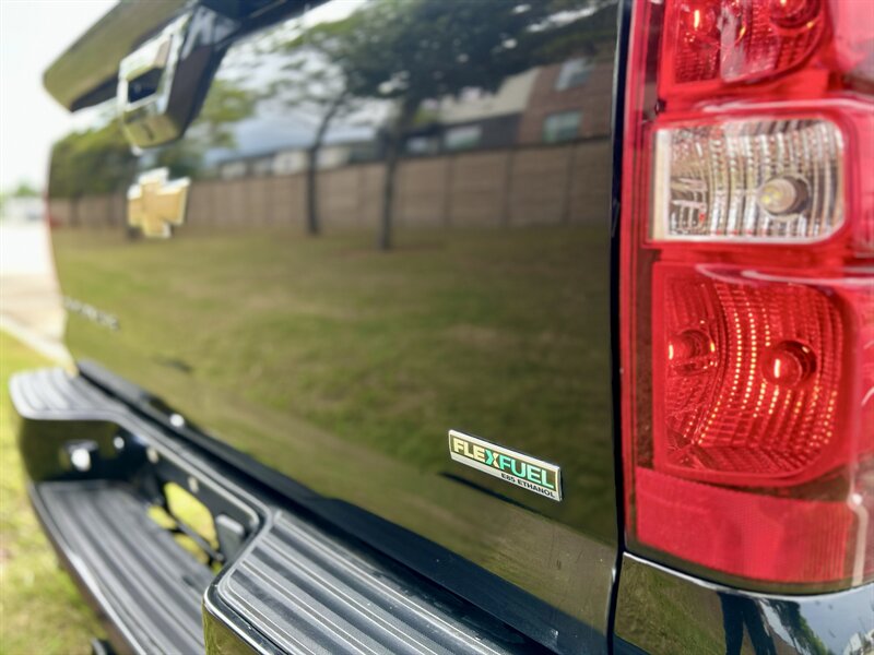 2011 Chevrolet CHEVROLET AVALANCHE 4X4 LT Z71 LEATHER NAV R-CAMERA MICHELIN TIRES 4WD   - Photo 32 - Stafford, TX 77477