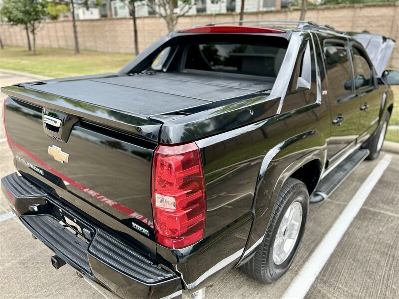2011 Chevrolet CHEVROLET AVALANCHE 4X4 LT Z71 LEATHER NAV R-CAMERA MICHELIN TIRES 4WD   - Photo 15 - Stafford, TX 77477