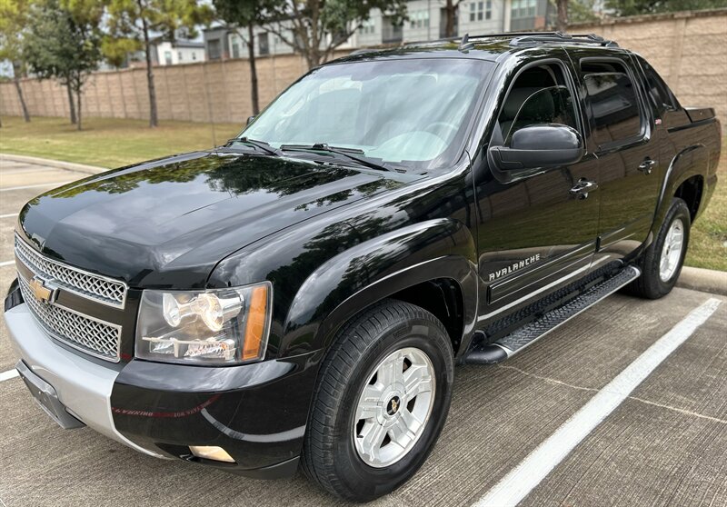 2011 Chevrolet CHEVROLET AVALANCHE 4X4 LT Z71 LEATHER NAV R-CAMERA MICHELIN TIRES 4WD   - Photo 3 - Stafford, TX 77477