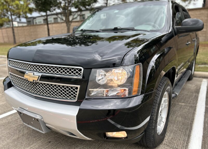 2011 Chevrolet CHEVROLET AVALANCHE 4X4 LT Z71 LEATHER NAV R-CAMERA MICHELIN TIRES 4WD   - Photo 5 - Stafford, TX 77477