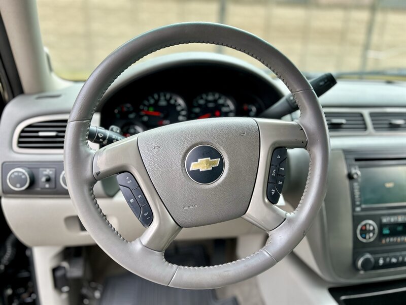 2011 Chevrolet CHEVROLET AVALANCHE 4X4 LT Z71 LEATHER NAV R-CAMERA MICHELIN TIRES 4WD   - Photo 37 - Stafford, TX 77477