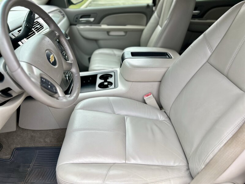 2011 Chevrolet CHEVROLET AVALANCHE 4X4 LT Z71 LEATHER NAV R-CAMERA MICHELIN TIRES 4WD   - Photo 39 - Stafford, TX 77477