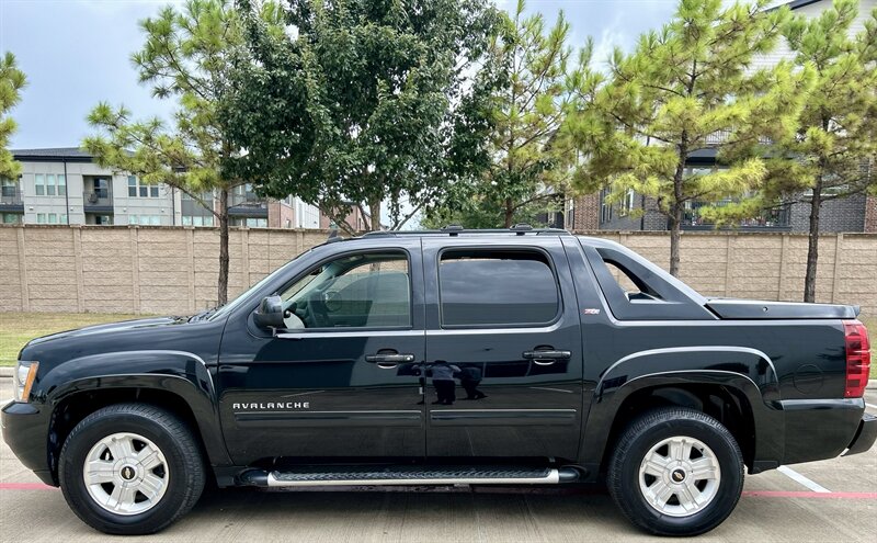 2011 Chevrolet CHEVROLET AVALANCHE 4X4 LT Z71 LEATHER NAV R-CAMERA MICHELIN TIRES 4WD   - Photo 19 - Stafford, TX 77477