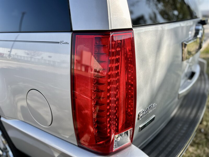 2010 Cadillac Escalade ESV LUXURY AWD DVD HTD & COOL SEATS YOU TUBE VIDEO   - Photo 28 - Stafford, TX 77477