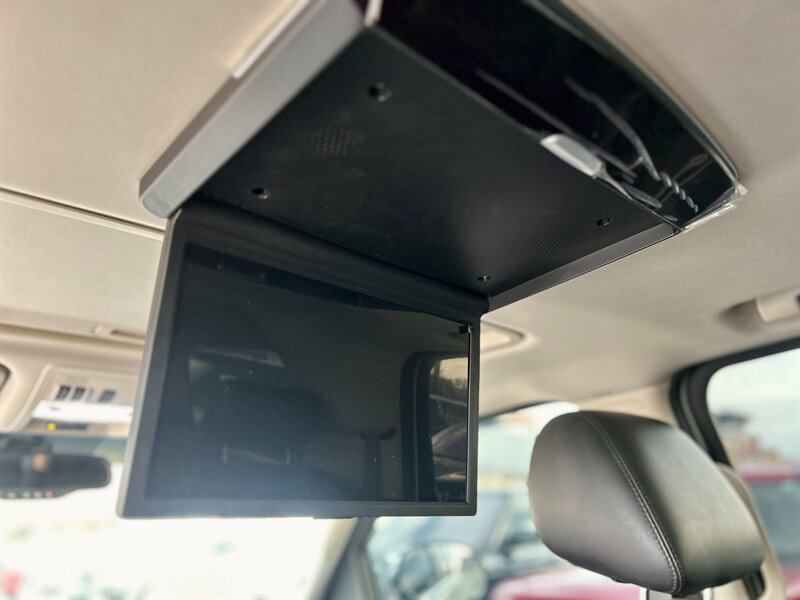 2010 Cadillac CADILLAC ESCALADE ESV AWD LUXURY DVD 4X4 7 PASSENGER CHROME WHEELS   - Photo 18 - Stafford, TX 77477