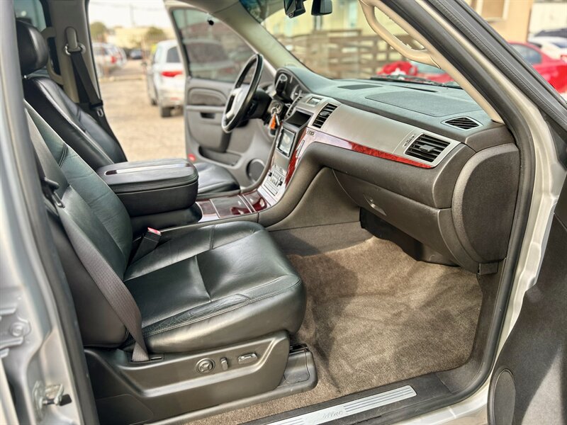 2010 Cadillac CADILLAC ESCALADE ESV AWD LUXURY DVD 4X4 7 PASSENGER CHROME WHEELS   - Photo 8 - Stafford, TX 77477