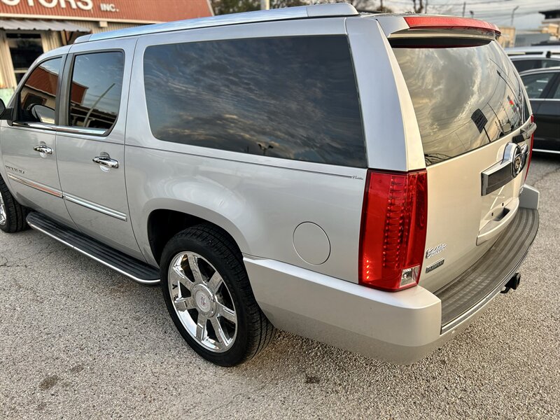 2010 Cadillac CADILLAC ESCALADE ESV AWD LUXURY DVD 4X4 7 PASSENGER CHROME WHEELS   - Photo 5 - Stafford, TX 77477