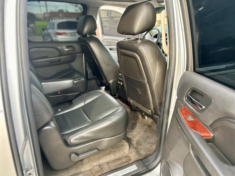2010 Cadillac CADILLAC ESCALADE ESV AWD LUXURY DVD 4X4 7 PASSENGER CHROME WHEELS   - Photo 9 - Stafford, TX 77477