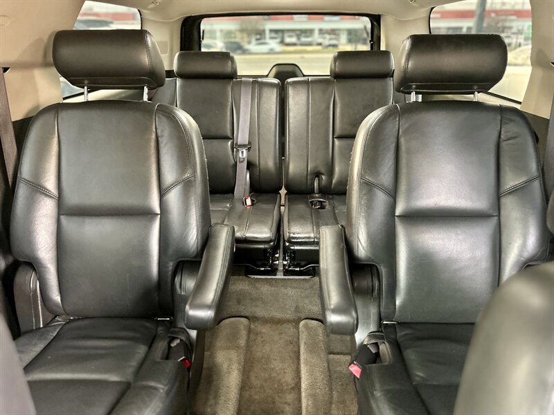 2010 Cadillac CADILLAC ESCALADE ESV AWD LUXURY DVD 4X4 7 PASSENGER CHROME WHEELS   - Photo 10 - Stafford, TX 77477