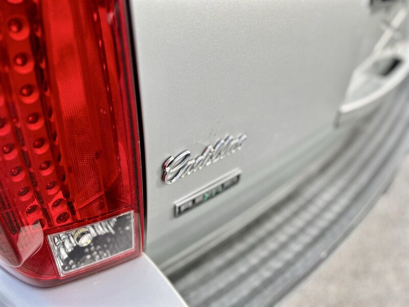 2010 Cadillac CADILLAC ESCALADE ESV AWD LUXURY DVD 4X4 7 PASSENGER CHROME WHEELS   - Photo 17 - Stafford, TX 77477