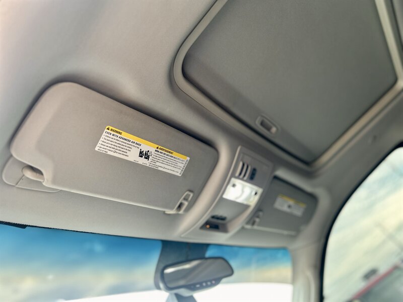 2010 Cadillac CADILLAC ESCALADE ESV AWD LUXURY DVD 4X4 7 PASSENGER CHROME WHEELS   - Photo 11 - Stafford, TX 77477