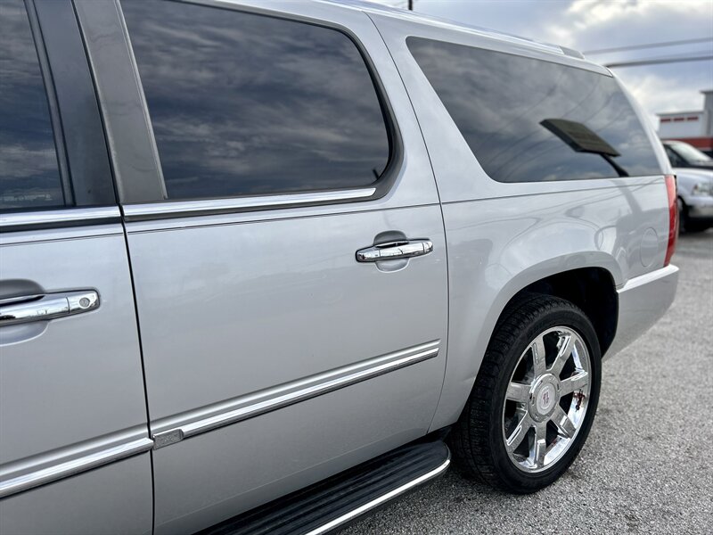 2010 Cadillac CADILLAC ESCALADE ESV AWD LUXURY DVD 4X4 7 PASSENGER CHROME WHEELS   - Photo 16 - Stafford, TX 77477