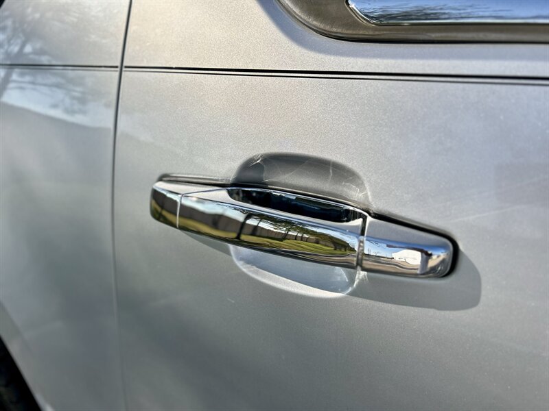 2010 Cadillac Escalade ESV LUXURY AWD DVD HTD & COOL SEATS YOU TUBE VIDEO   - Photo 33 - Stafford, TX 77477