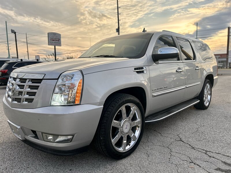 2010 Cadillac CADILLAC ESCALADE ESV AWD LUXURY DVD 4X4 7 PASSENGER CHROME WHEELS   - Photo 3 - Stafford, TX 77477