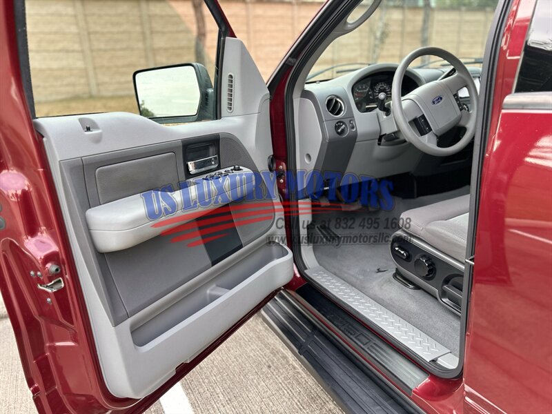 2004 Ford FORD F-150 CREW CAB XLT 76K LOW MILES 1 OWNER 4.6L V8 F SOHC 16V MINT   - Photo 48 - Stafford, TX 77477