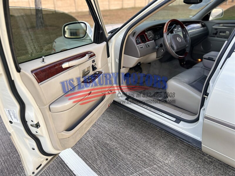2004 Lincoln LINCOLN TOWN CAR ULTIMATE LIMITED NAV CARRIAGE TOP CHROME WHEELS   - Photo 39 - Stafford, TX 77477