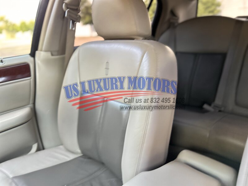 2004 Lincoln LINCOLN TOWN CAR ULTIMATE LIMITED NAV CARRIAGE TOP CHROME WHEELS   - Photo 46 - Stafford, TX 77477