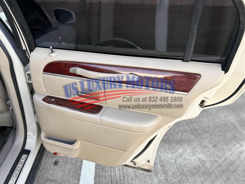 2004 Lincoln LINCOLN TOWN CAR ULTIMATE LIMITED NAV CARRIAGE TOP CHROME WHEELS   - Photo 71 - Stafford, TX 77477