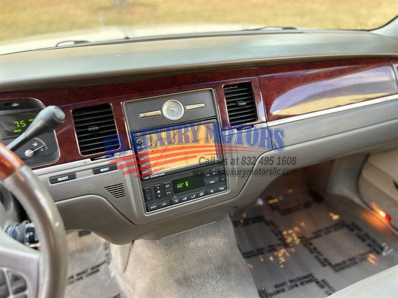 2004 Lincoln LINCOLN TOWN CAR ULTIMATE LIMITED NAV CARRIAGE TOP CHROME WHEELS   - Photo 59 - Stafford, TX 77477