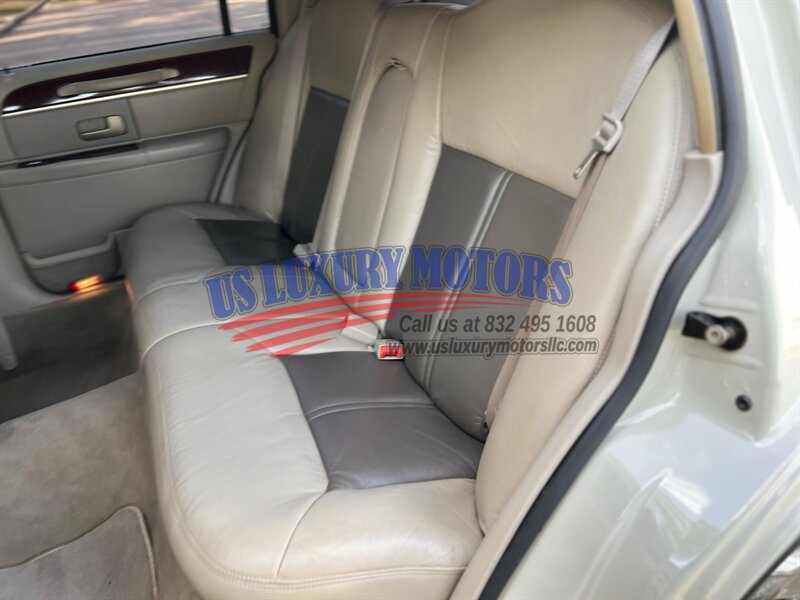 2004 Lincoln LINCOLN TOWN CAR ULTIMATE LIMITED NAV CARRIAGE TOP CHROME WHEELS   - Photo 55 - Stafford, TX 77477