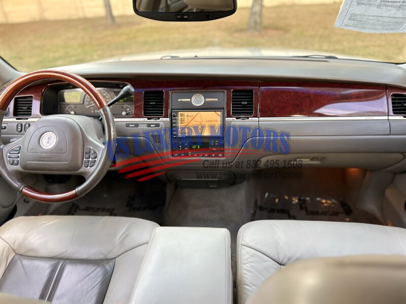 2004 Lincoln LINCOLN TOWN CAR ULTIMATE LIMITED NAV CARRIAGE TOP CHROME WHEELS   - Photo 43 - Stafford, TX 77477