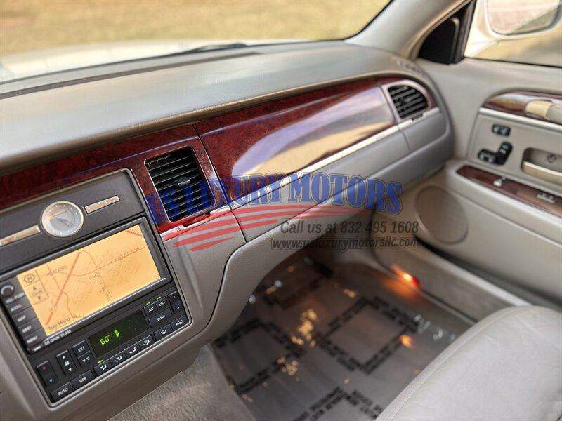 2004 Lincoln LINCOLN TOWN CAR ULTIMATE LIMITED NAV CARRIAGE TOP CHROME WHEELS   - Photo 58 - Stafford, TX 77477