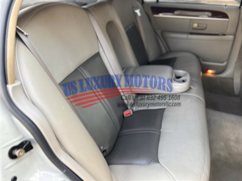 2004 Lincoln LINCOLN TOWN CAR ULTIMATE LIMITED NAV CARRIAGE TOP CHROME WHEELS   - Photo 70 - Stafford, TX 77477
