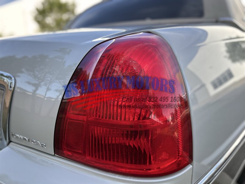 2004 Lincoln LINCOLN TOWN CAR ULTIMATE LIMITED NAV CARRIAGE TOP CHROME WHEELS   - Photo 31 - Stafford, TX 77477