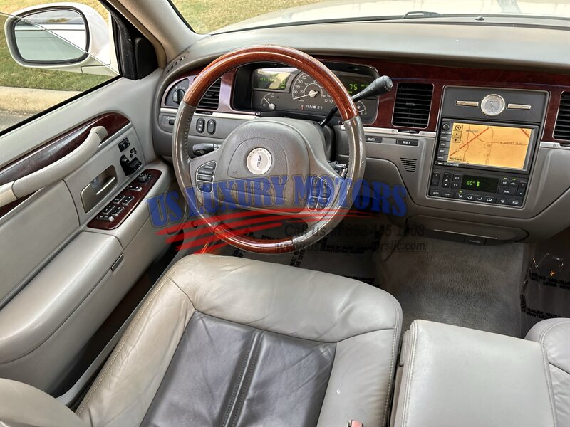 2004 Lincoln LINCOLN TOWN CAR ULTIMATE LIMITED NAV CARRIAGE TOP CHROME WHEELS   - Photo 65 - Stafford, TX 77477