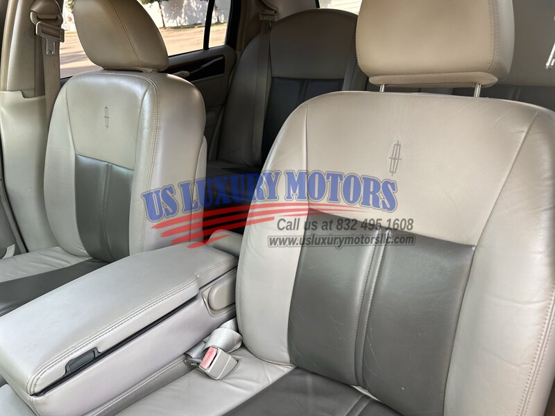 2004 Lincoln LINCOLN TOWN CAR ULTIMATE LIMITED NAV CARRIAGE TOP CHROME WHEELS   - Photo 42 - Stafford, TX 77477