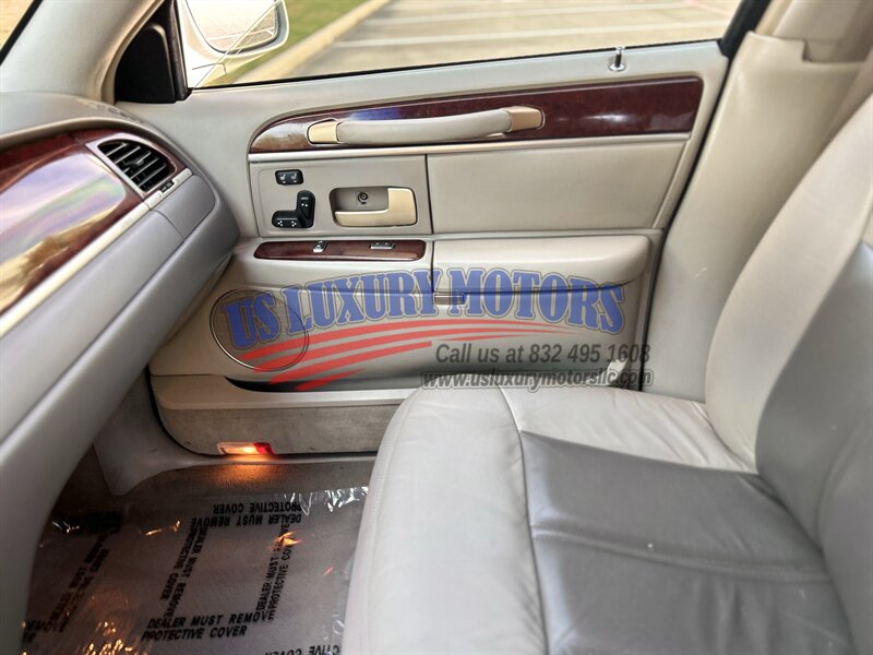 2004 Lincoln LINCOLN TOWN CAR ULTIMATE LIMITED NAV CARRIAGE TOP CHROME WHEELS   - Photo 50 - Stafford, TX 77477