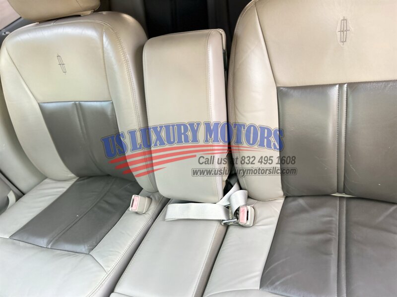 2004 Lincoln LINCOLN TOWN CAR ULTIMATE LIMITED NAV CARRIAGE TOP CHROME WHEELS   - Photo 49 - Stafford, TX 77477