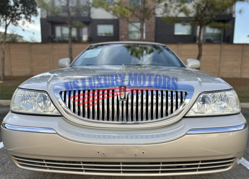 2004 Lincoln LINCOLN TOWN CAR ULTIMATE LIMITED NAV CARRIAGE TOP CHROME WHEELS   - Photo 6 - Stafford, TX 77477