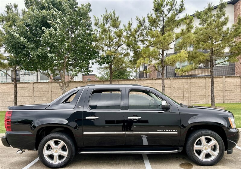 2012 Chevrolet CHEVROLET AVALANCHE LTZ NAVIGATION LTHR 39K SUPER LOW MILES YOUTUBE VIDEO   - Photo 13 - Stafford, TX 77477