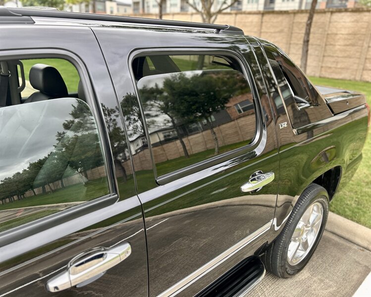 2012 Chevrolet CHEVROLET AVALANCHE LTZ NAVIGATION LTHR 39K SUPER LOW MILES YOUTUBE VIDEO   - Photo 38 - Stafford, TX 77477