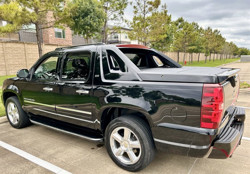 2012 Chevrolet CHEVROLET AVALANCHE LTZ NAVIGATION LTHR 39K SUPER LOW MILES YOUTUBE VIDEO   - Photo 23 - Stafford, TX 77477