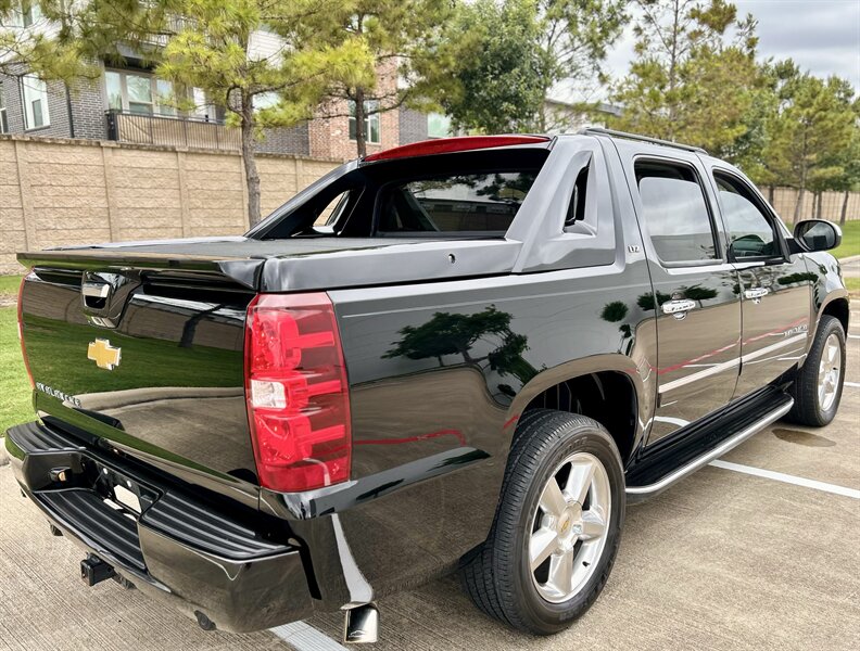 2012 Chevrolet CHEVROLET AVALANCHE LTZ NAVIGATION LTHR 39K SUPER LOW MILES YOUTUBE VIDEO   - Photo 15 - Stafford, TX 77477