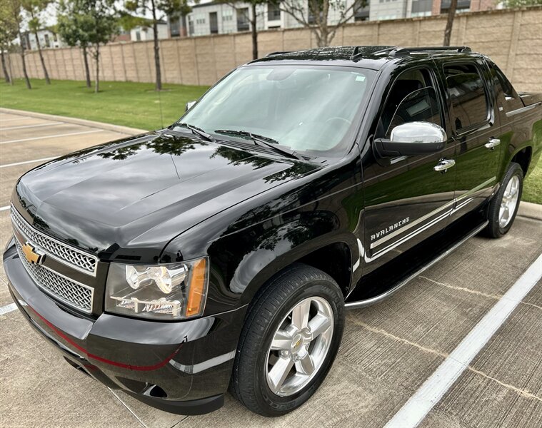 2012 Chevrolet CHEVROLET AVALANCHE LTZ NAVIGATION LTHR 39K SUPER LOW MILES YOUTUBE VIDEO   - Photo 4 - Stafford, TX 77477
