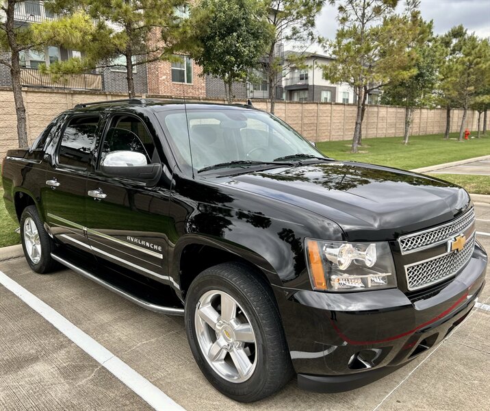 2012 Chevrolet CHEVROLET AVALANCHE LTZ NAVIGATION LTHR 39K SUPER LOW MILES YOUTUBE VIDEO   - Photo 12 - Stafford, TX 77477